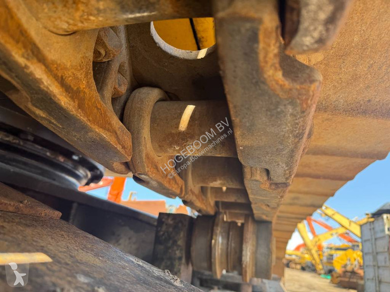 Escavatore Caterpillar L