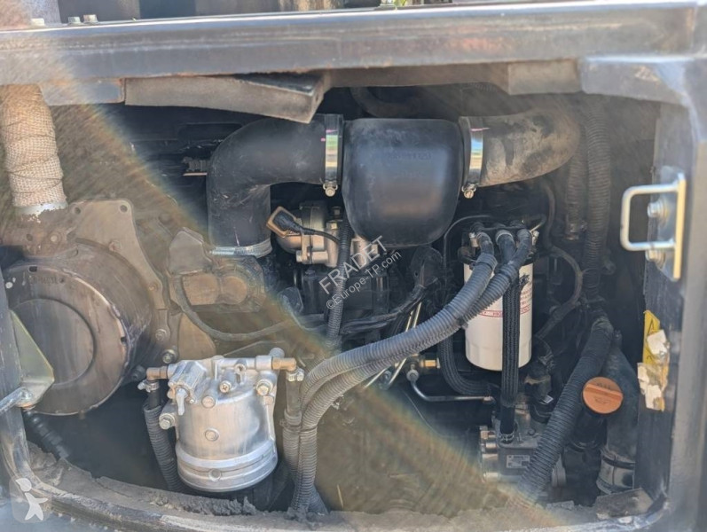 Escavadora Kato 85V4