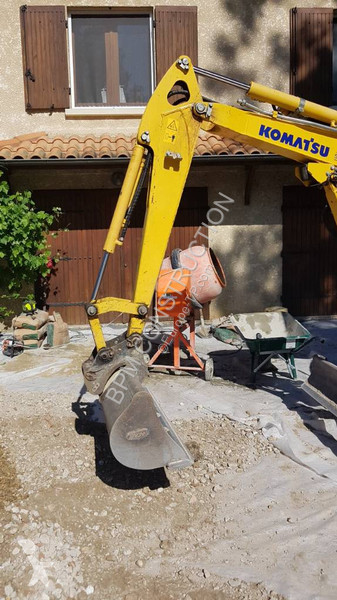 Escavadora Komatsu PC24MR-5