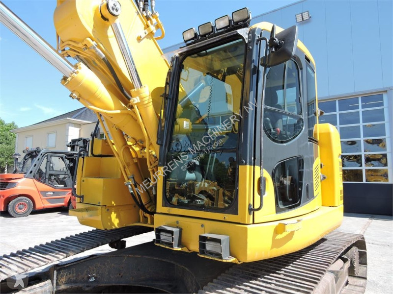 جرافة Komatsu PC228