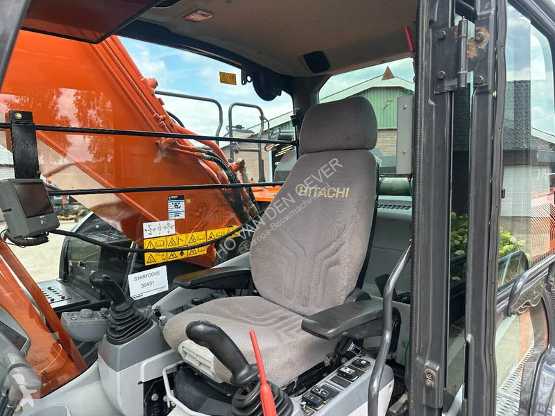 Excavator Hitachi LC-6