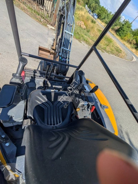 Escavadora Kato 27 V5