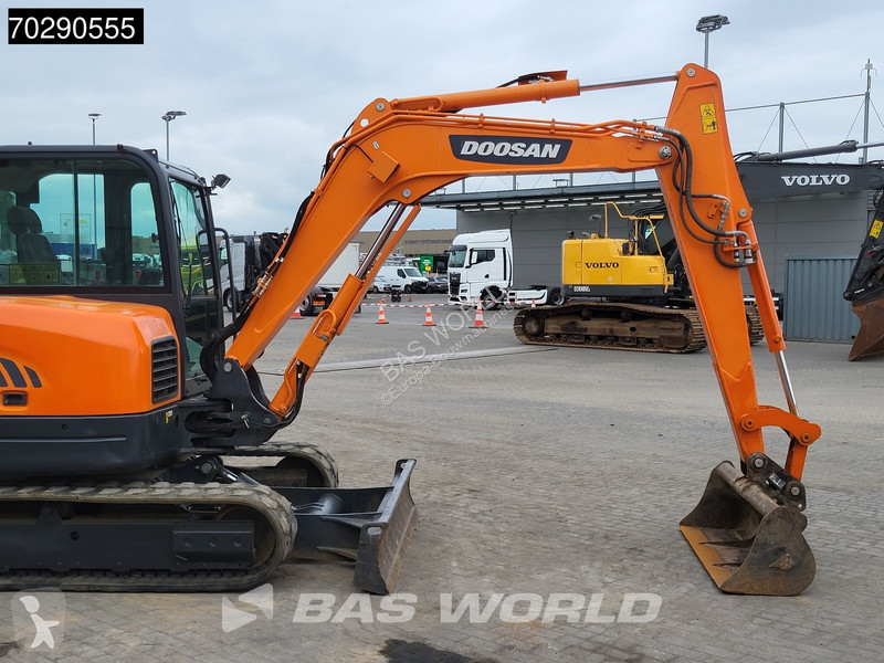 Escavadora Doosan DX63-3 3 BUCKETS - A/C