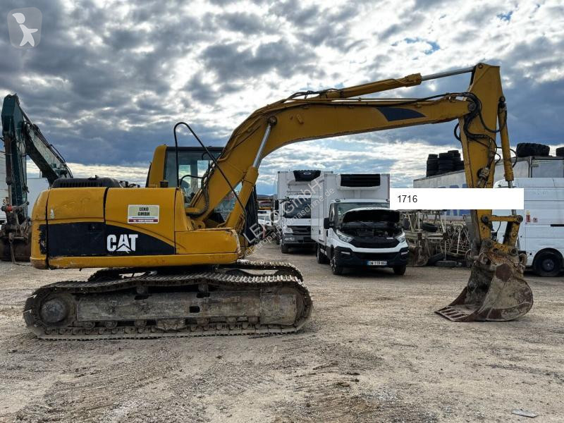 Escavatore Caterpillar C Mit Zwei Löffeln