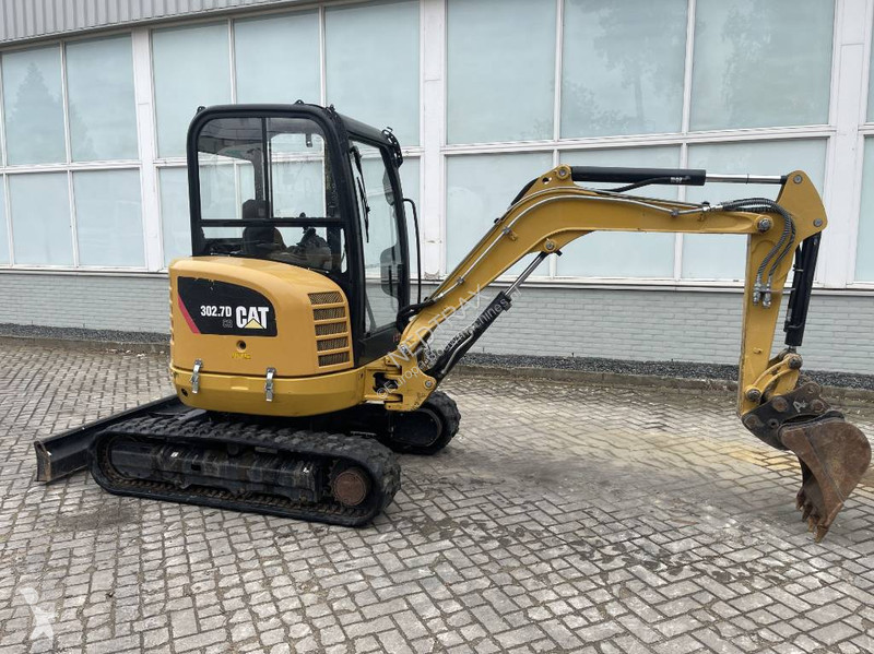 Escavatore Caterpillar 3027 CR  2020  CE