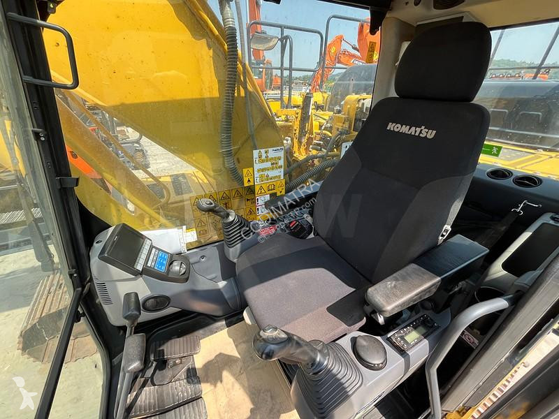Escavadora Komatsu -11