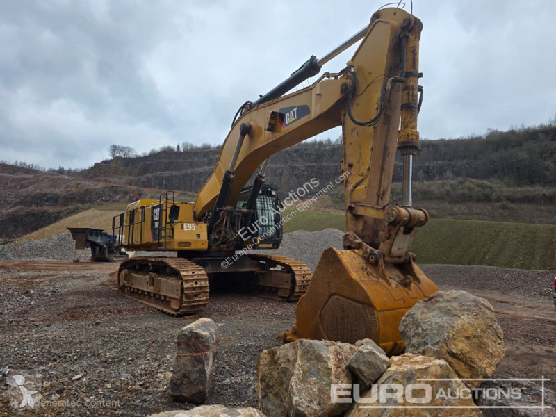 جرافة Caterpillar 390FL