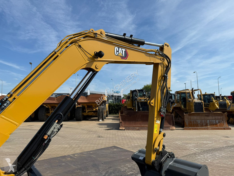 Excavator Caterpillar R