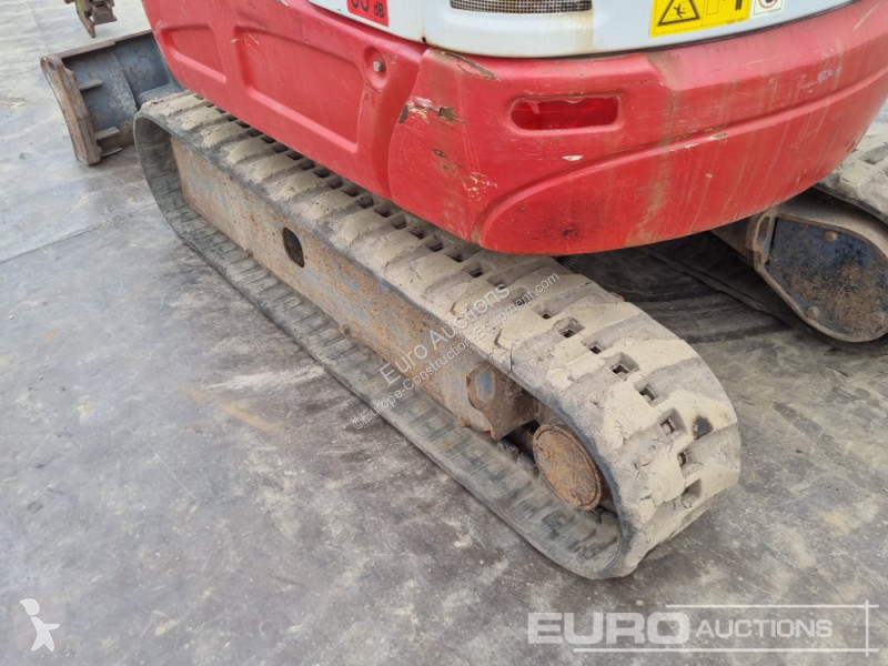 Escavadora Takeuchi TB215