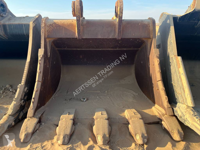 Lopatový nakládač Caterpillar 395 (Saudi Arabia)