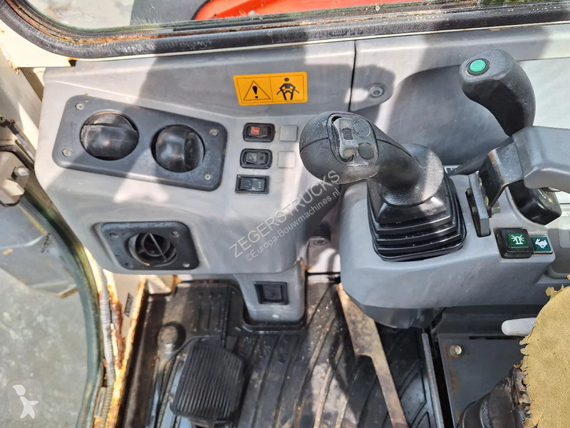 Escavadora Kubota KX080