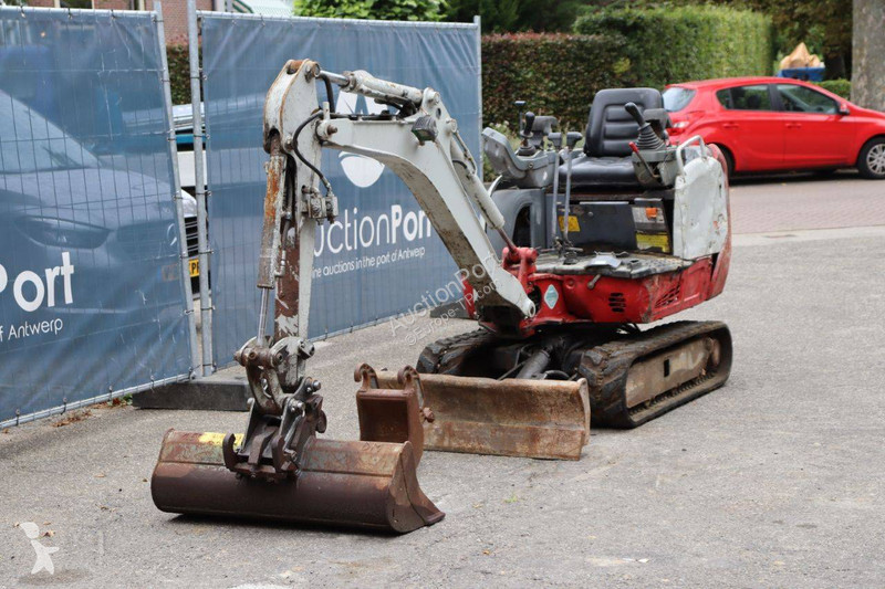 جرافة Takeuchi TB216