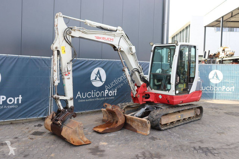 Escavatore Takeuchi