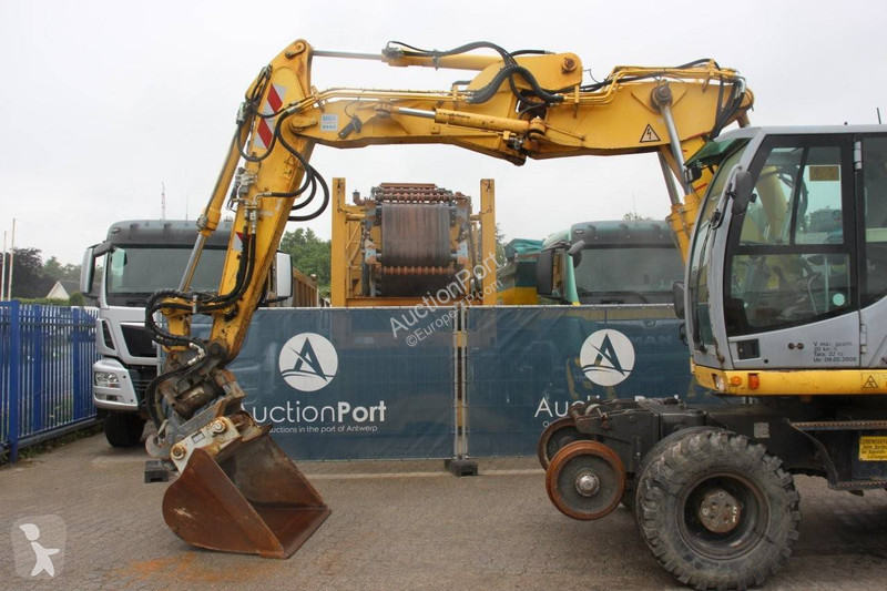 Escavatore New Holland MH5