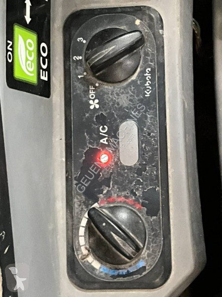 Escavadora Kubota KX 080-4