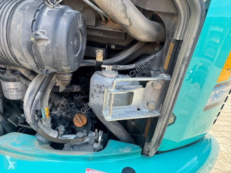 Escavadora Kobelco 35 SR