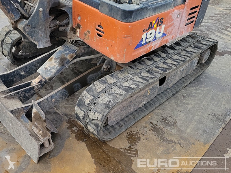 جرافة Hitachi ZX19U-6 YLR