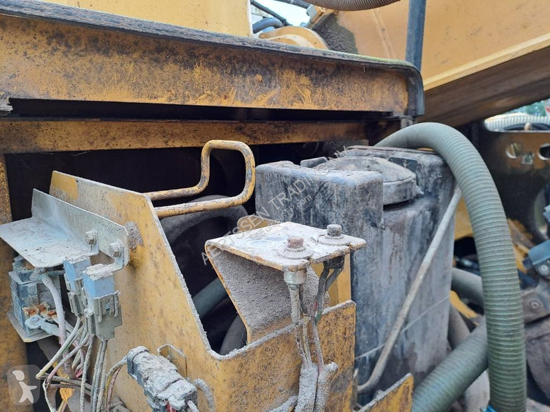 Excavadora Caterpillar UHD