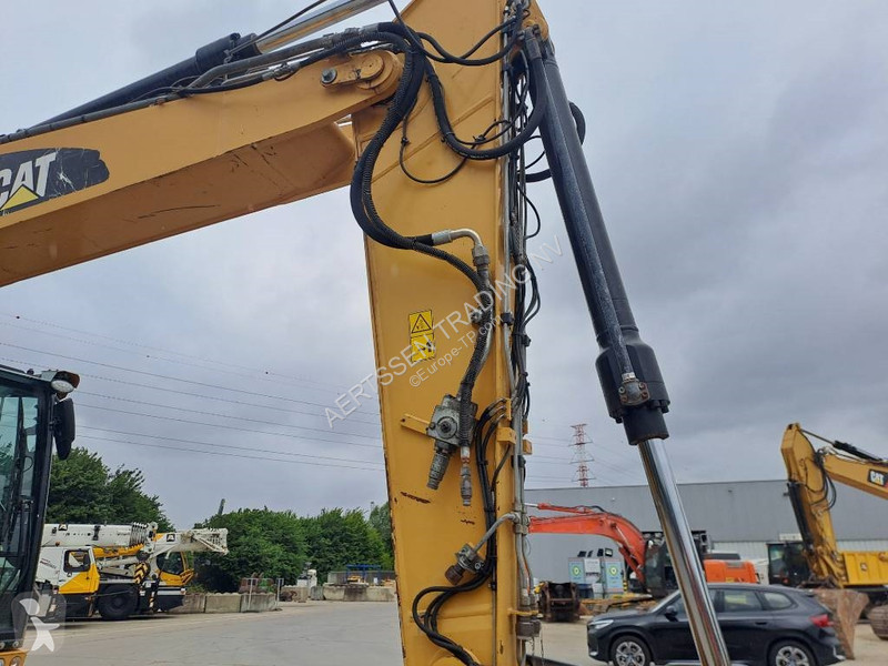 Excavator Caterpillar F
