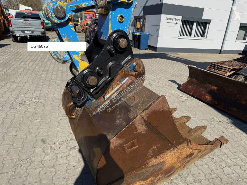 Excavator New Holland Kobelco E235 BSR-2...