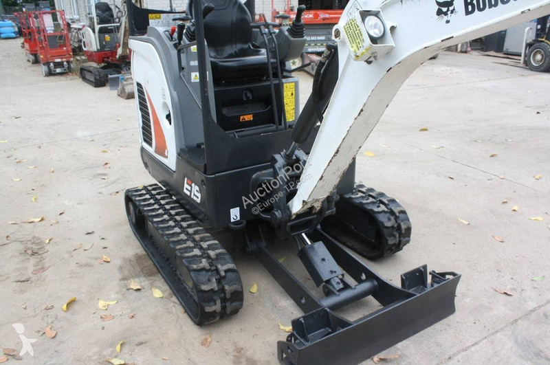 جرافة Bobcat E19