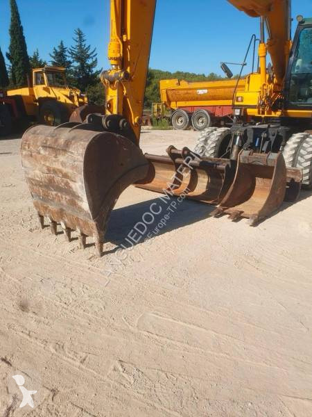 Excavator JCB