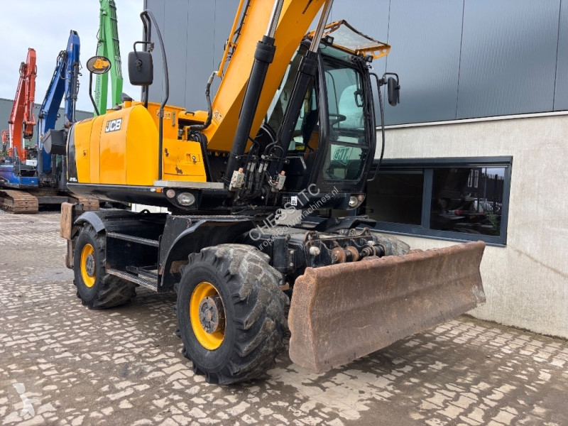 Escavadora JCB