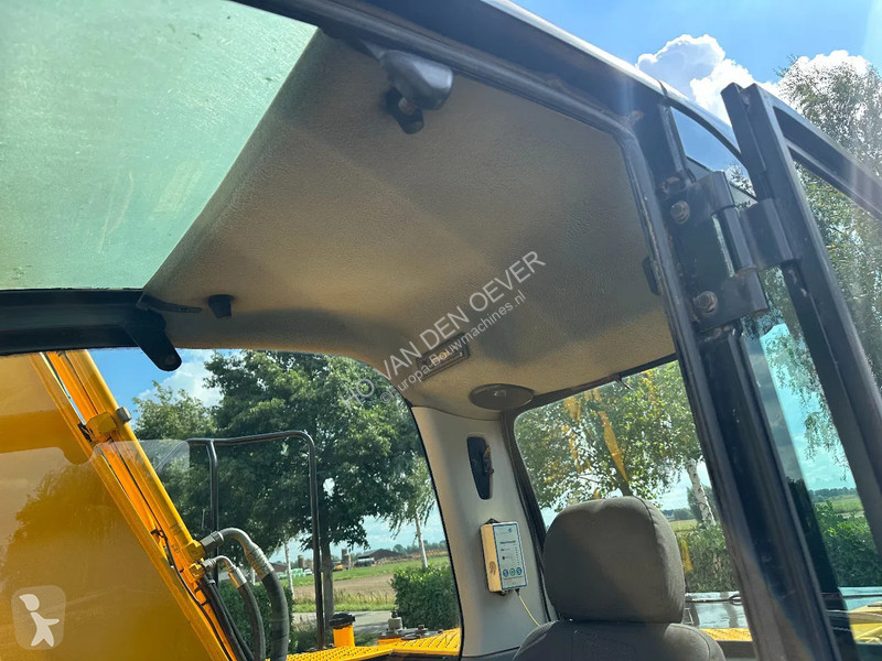 Lopatový nakládač JCB JS190