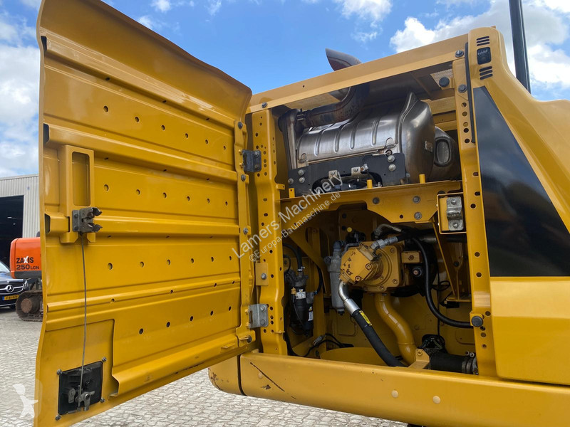 Rýpadlo Caterpillar 323 .