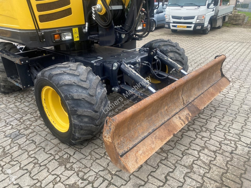 جرافة Yanmar B95w .