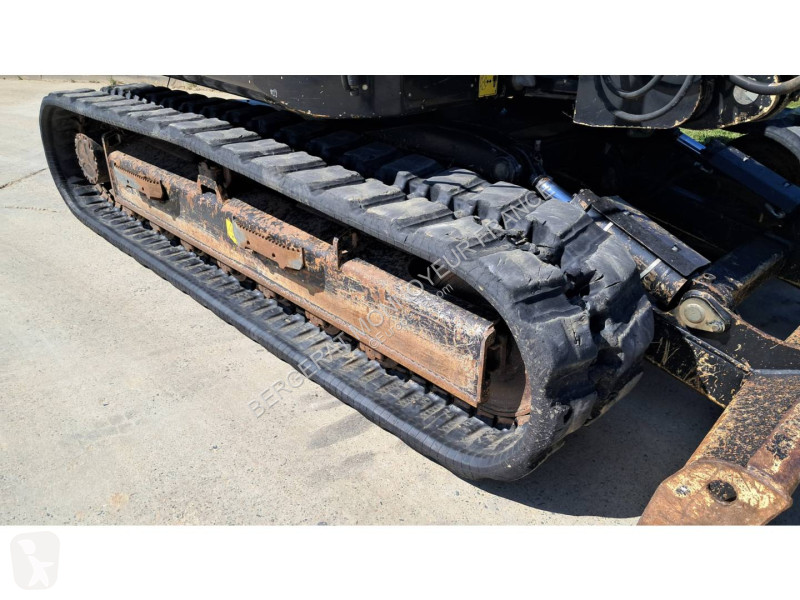 جرافة Yanmar SV120