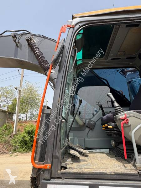 جرافة Volvo EC300