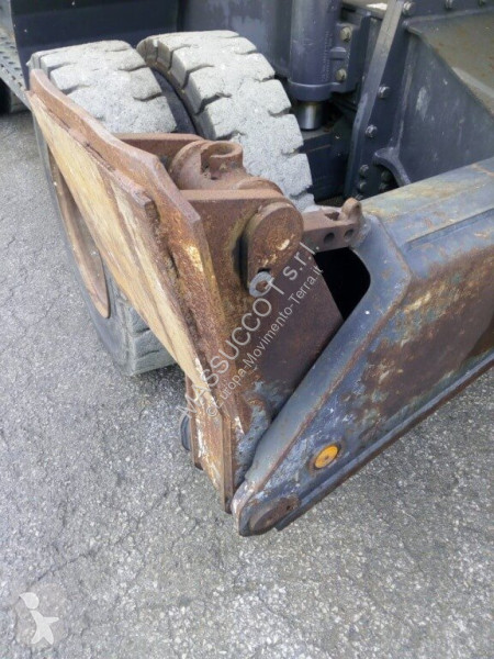 Rýpadlo Komatsu PW220-MH