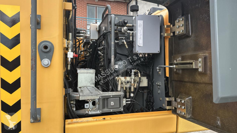 جرافة Liebherr R317