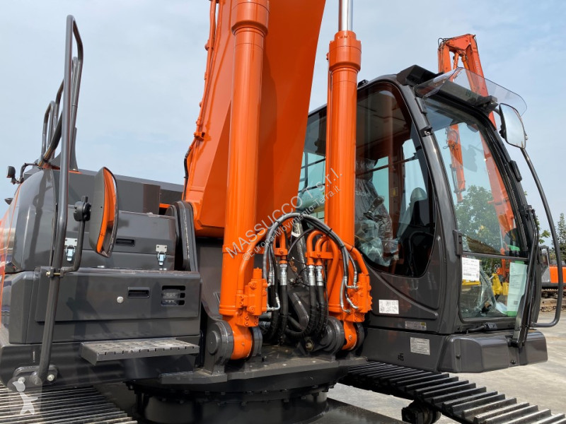 Rýpadlo Hitachi 7