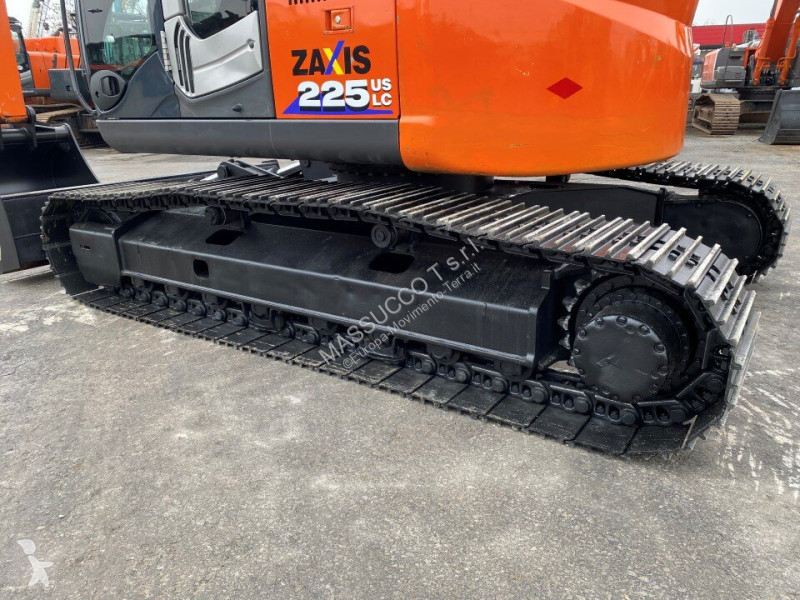 Экскаватор Hitachi ZX225 USBLC