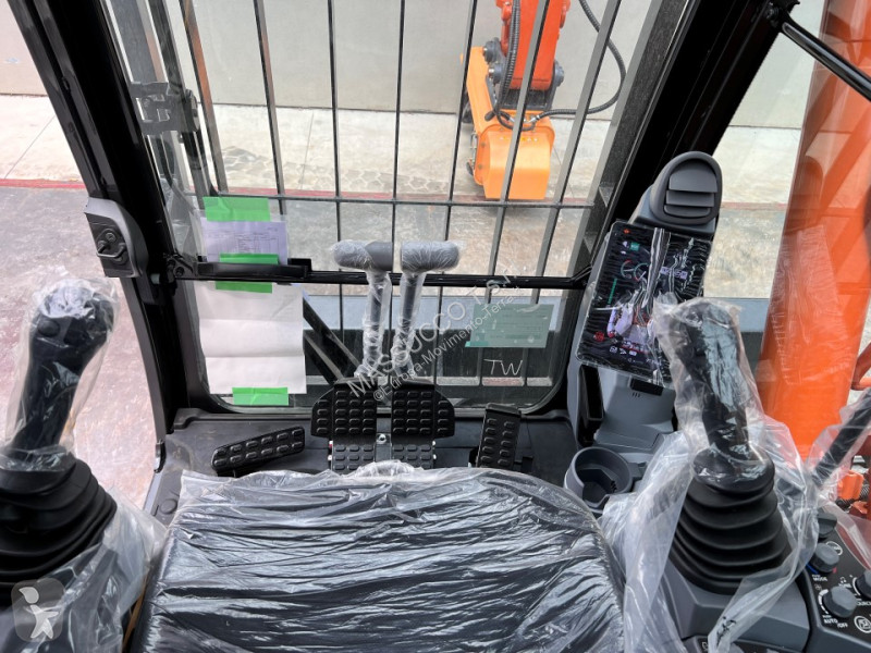 Rýpadlo Hitachi 7