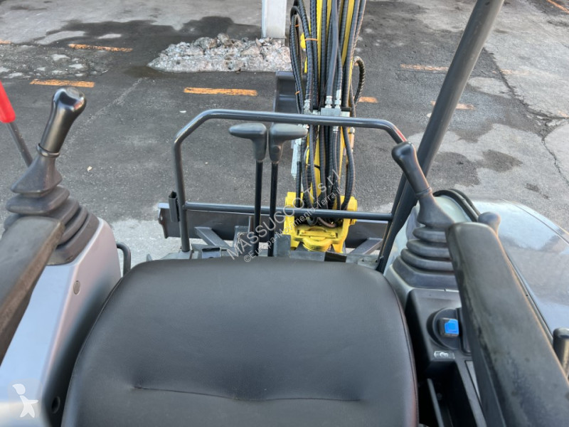 Escavatore New Holland E29B