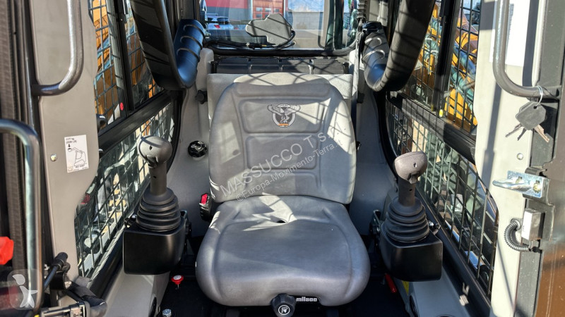 Lopatový nakládač Case TV370B