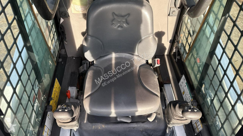 Lopatový nakládač Bobcat S100 4X4
