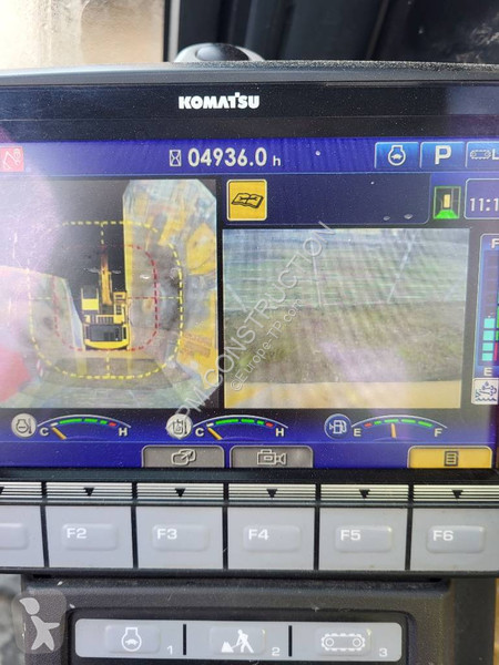 جرافة Komatsu 11