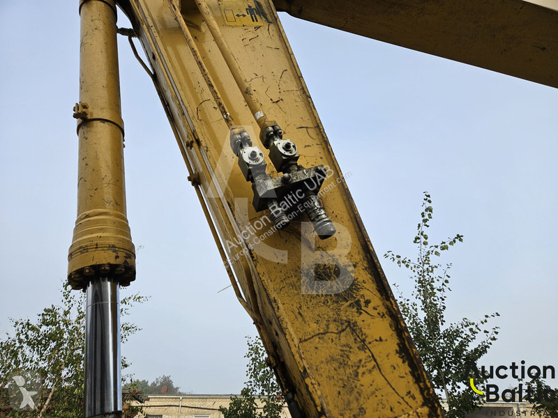 جرافة Komatsu 11