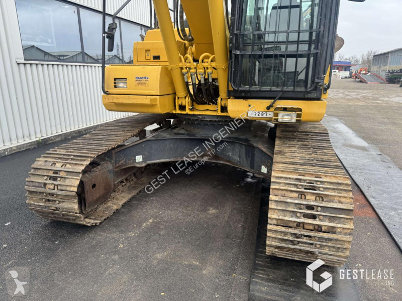 جرافة Komatsu 11