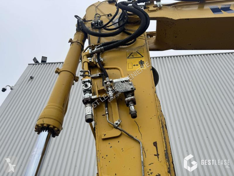 جرافة Komatsu 11