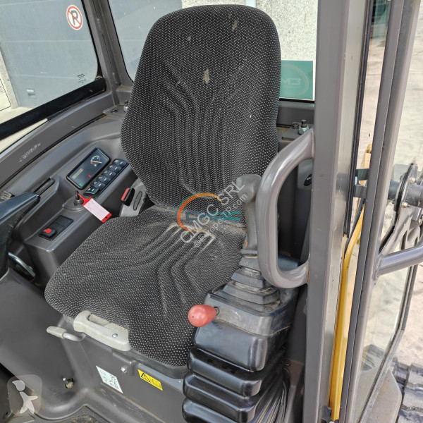 جرافة Volvo ECR25D