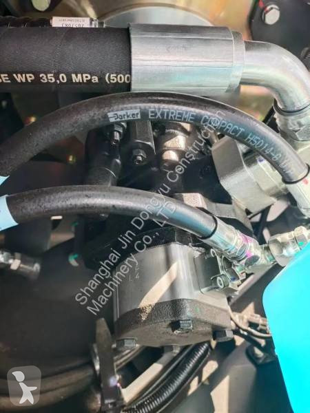 Lopatový nakládač Develon DX75