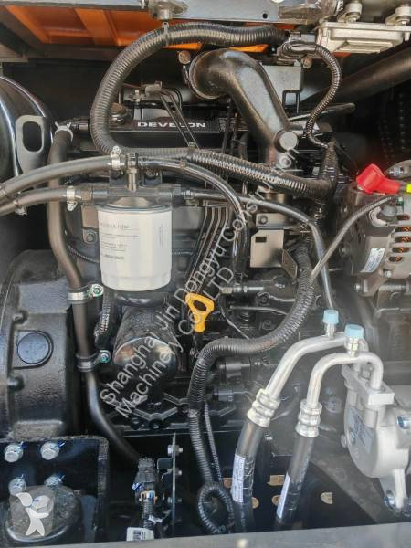 Lopatový nakládač Develon DX80D