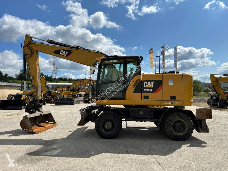 جرافة Caterpillar F
