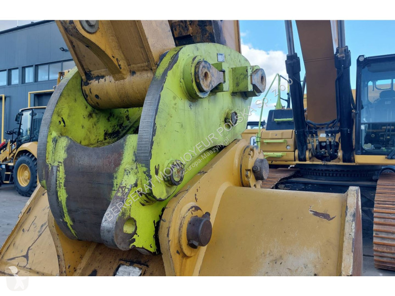 Lopatový nakládač Caterpillar 352