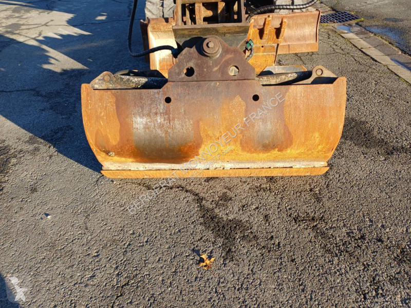 جرافة Caterpillar 305E2